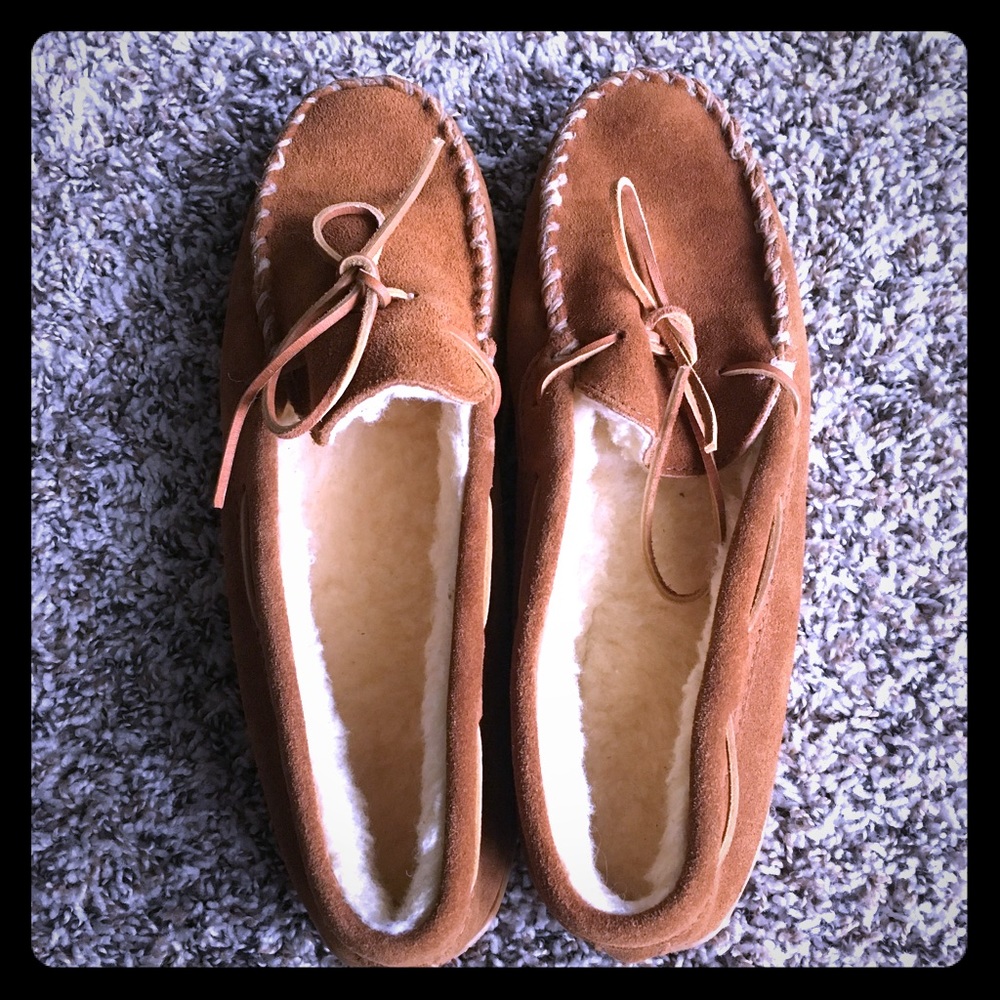 SOLD...........Men's NWOB MINNETONKA Moccasins